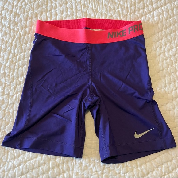 Nike Pros - Picture 1 of 7
